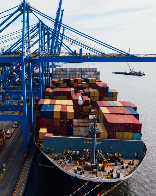 Containerschip in de haven