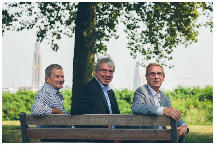 F.l.t.r.: Carl Reyns (former UFSIA-Rector), Alain Verschoren (former RUCA-Rector) and Josse Van Steenberge (former UIA-Rector)