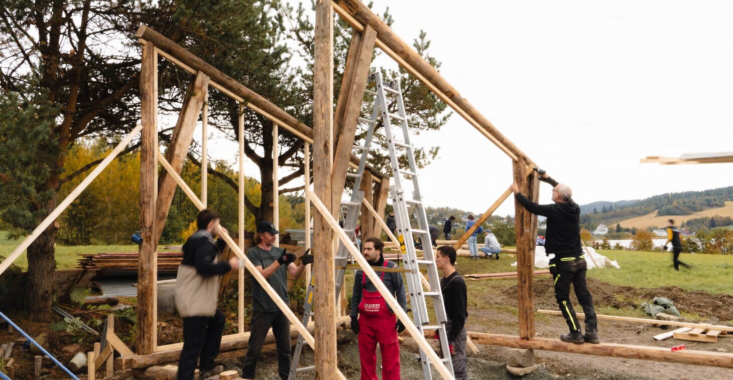 Construction process during the workshop (Photos by Mario Rinke)