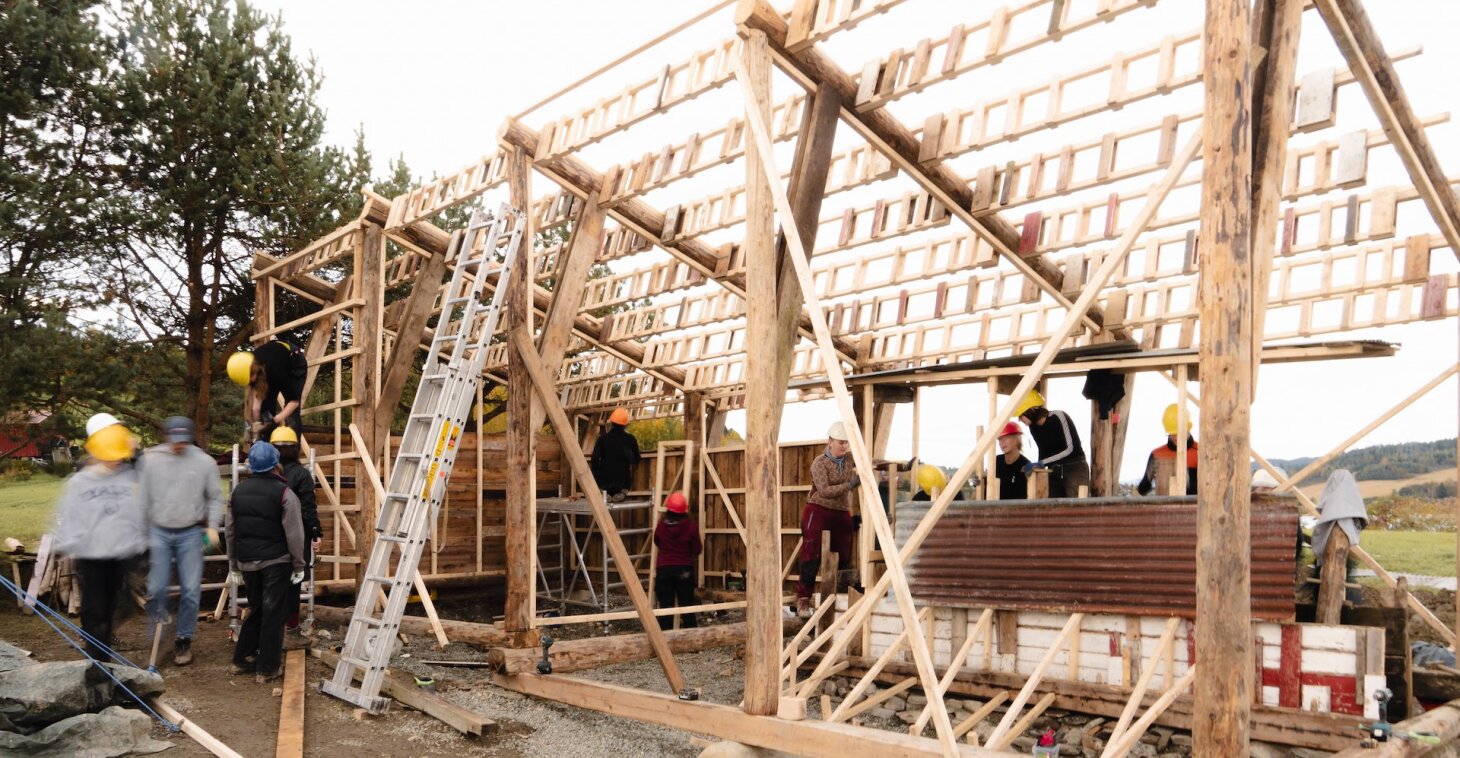 Construction process during the workshop (Photos by Mario Rinke)