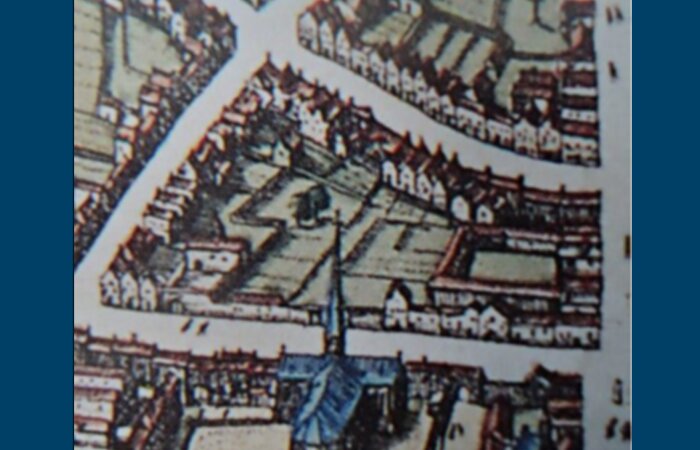 1598: Bouw Knechtjeshuis (Jongensweeshuis) op de Paardenmarkt
