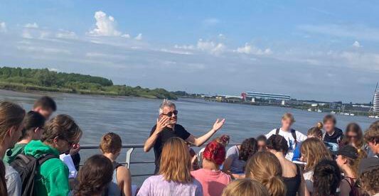 Prof. Stijn Temmerman takes his Earth Sciences students to the Schelde Valley and paints a story of how the dynamic system has developed and evolved over the past millenium.
