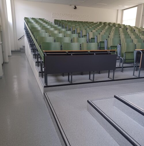 Auditorium S.B.001 is niet rolstoeltoegankelijk