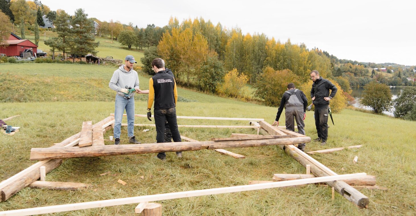 Construction process during the workshop (Photos by Mario Rinke)