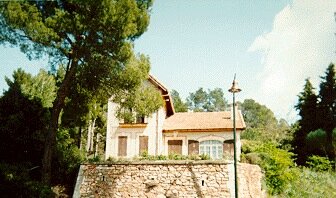 House where Beckett and Suzanne Deschevaux-Dumesnil stayed in Roussillion during the War, c. 1942-44. Photo 1993, courtesy of William M. Buckner